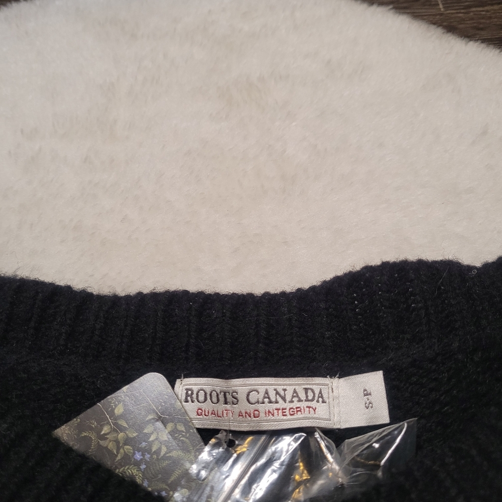 NWT Roots Vintage Ski Wool Blend Sweater in Black and Cream Sz S - Picture 3 of 7